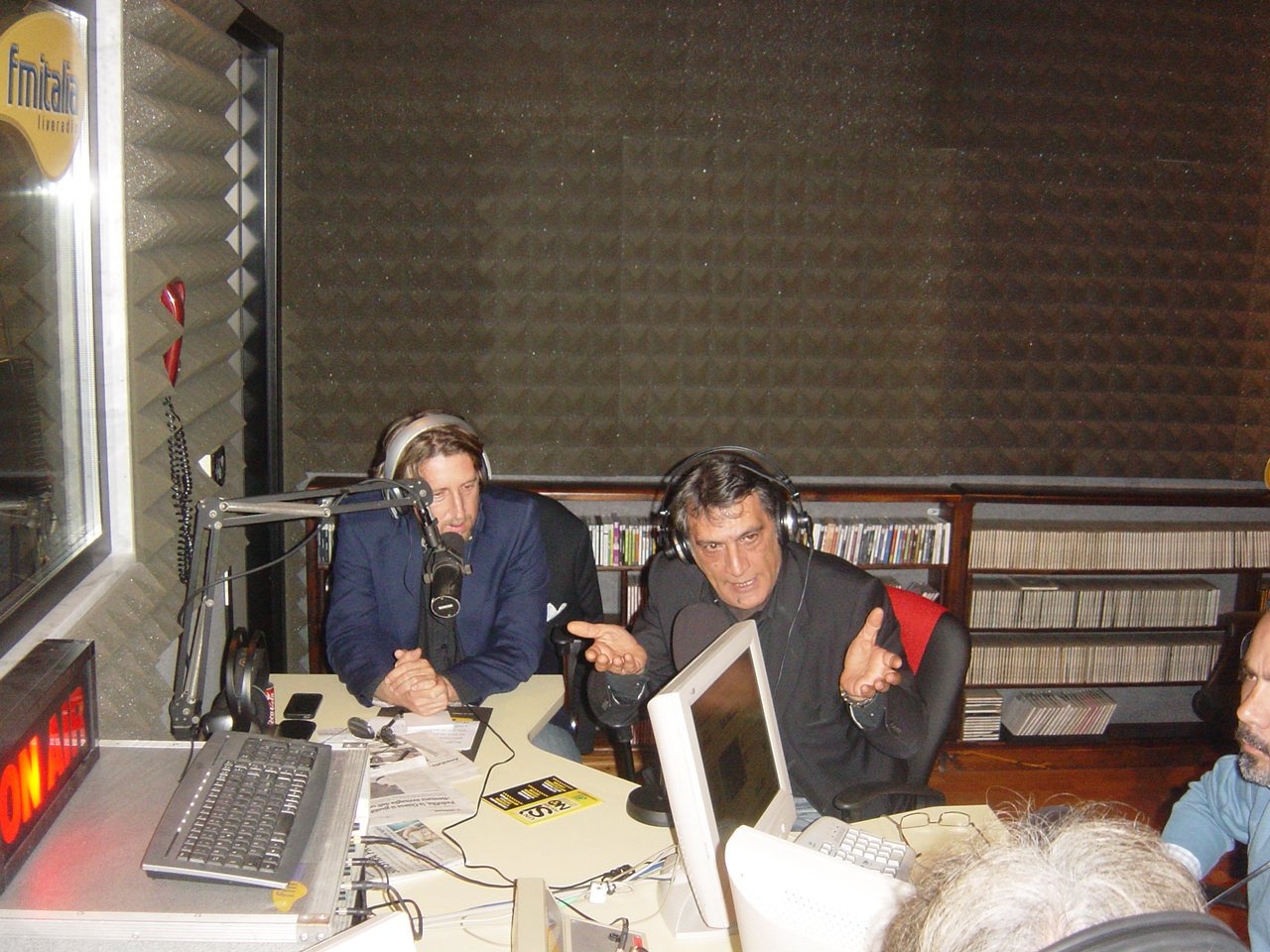 Gigi Tripiciano durante una serata DJ